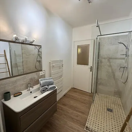 Grand T2 - Proche Port Et Transports 公寓